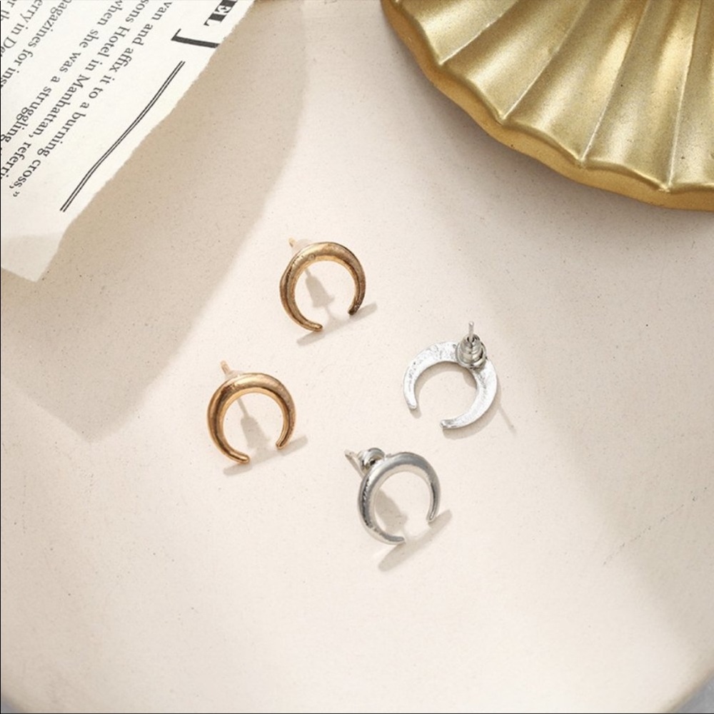 NWT Crescent 🌙 Gold Stud Earrings